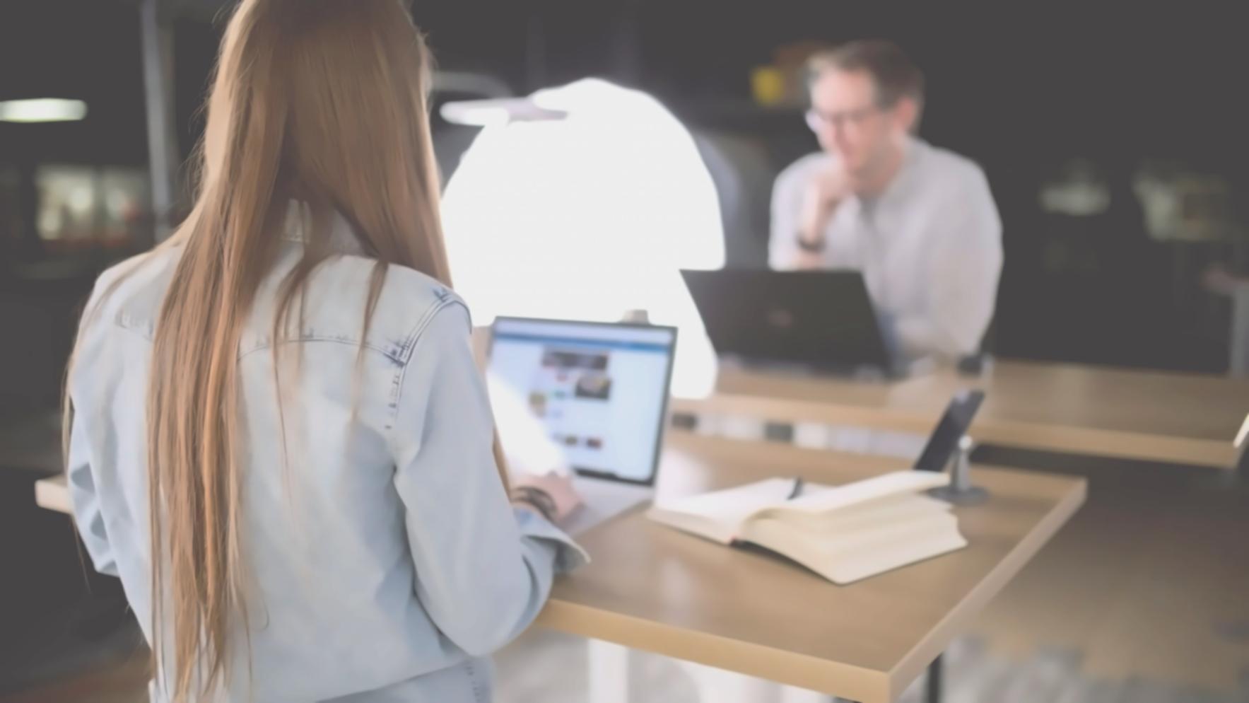 Übersichtliche Budgetplanung mit verschiedenen Kategorien und Zielen